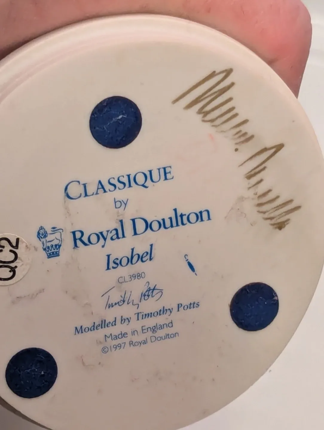 LIKE NEW COLLECTOR SIGNED Royal Doulton Figurine $125obo image indicator(5)