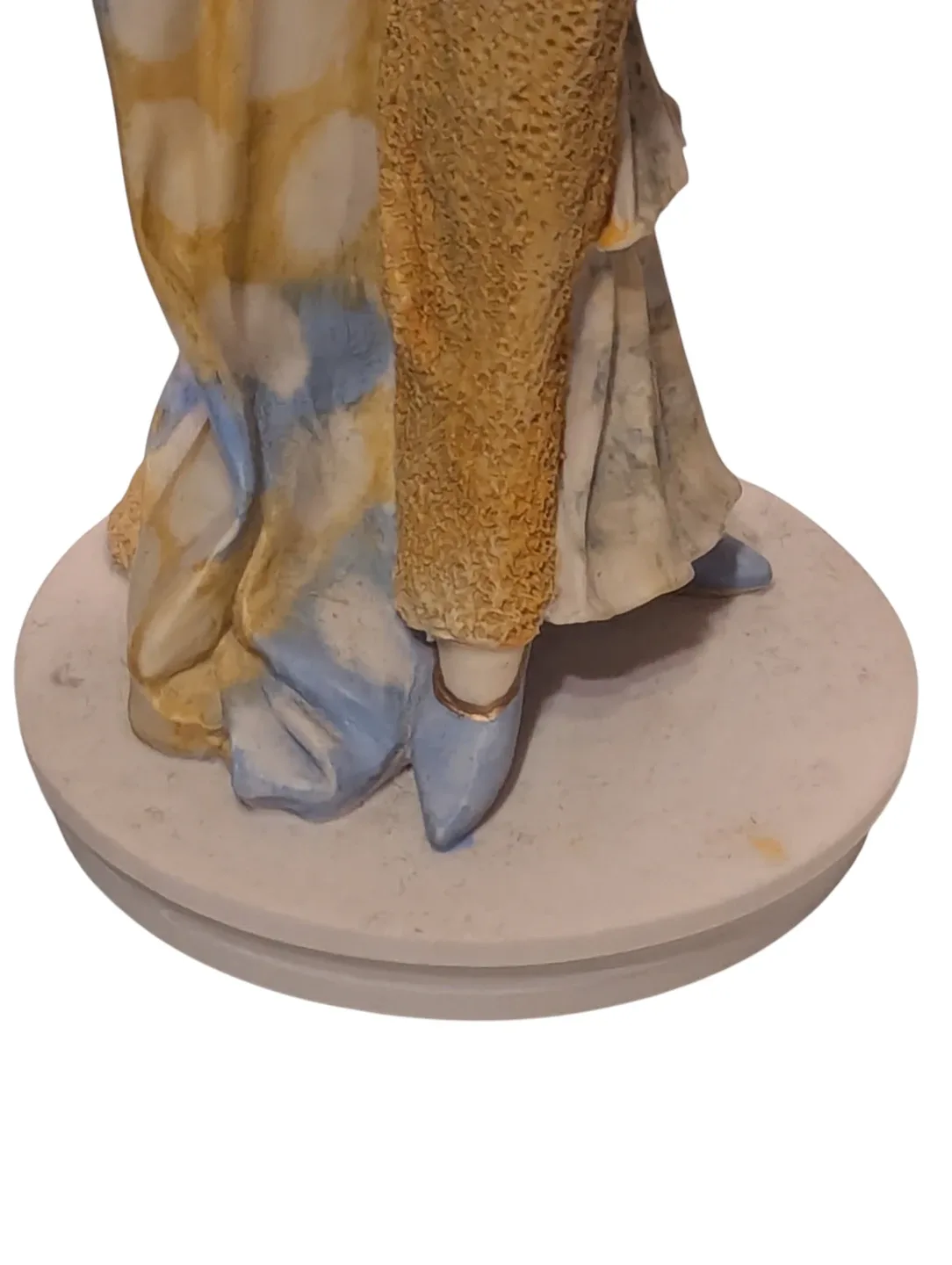 LIKE NEW COLLECTOR SIGNED Royal Doulton Figurine $125obo image indicator(6)