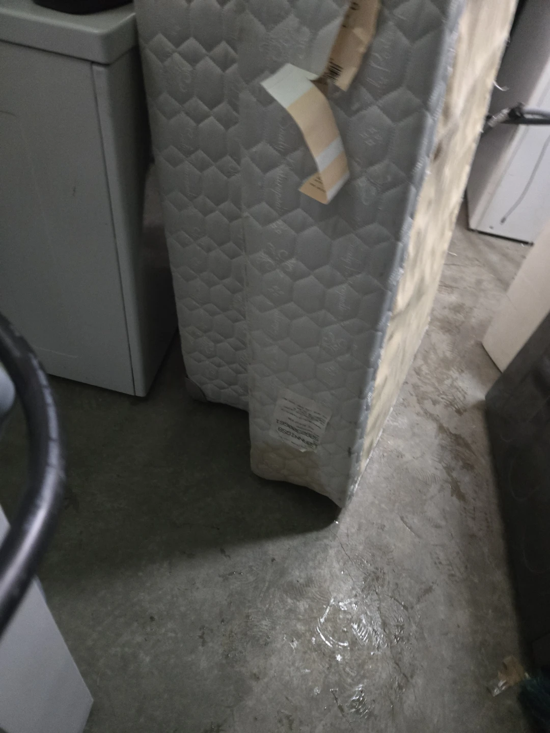 FREE DELIVERY!! Queen Split Box spring $150 - photo 4