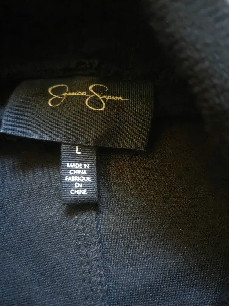 #Cleanout Jessica Simpson Top - Size L image indicator(2)