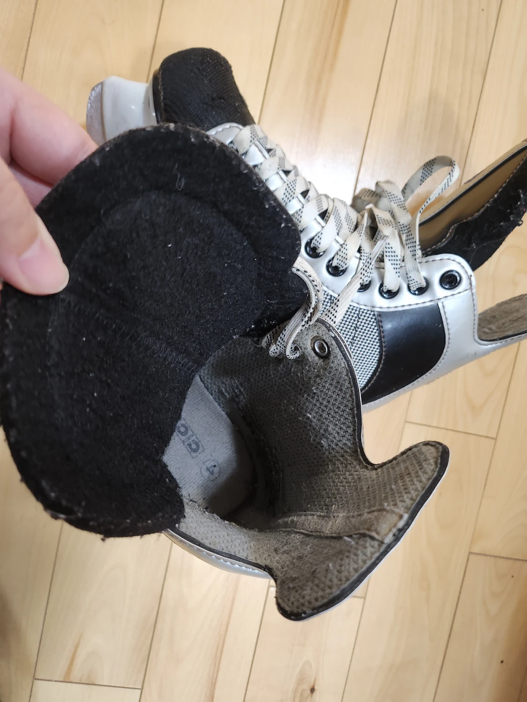 CCM Ice Hockey Skates - Size 4 - photo 4