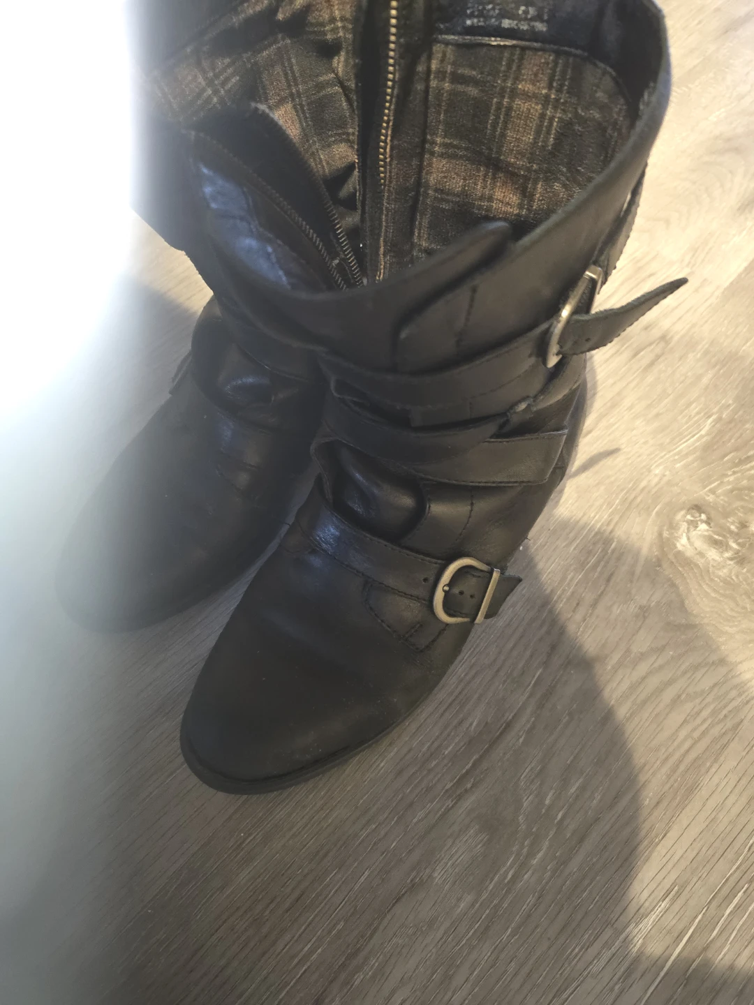 Born Black Leather Boots, Size 7 to 8