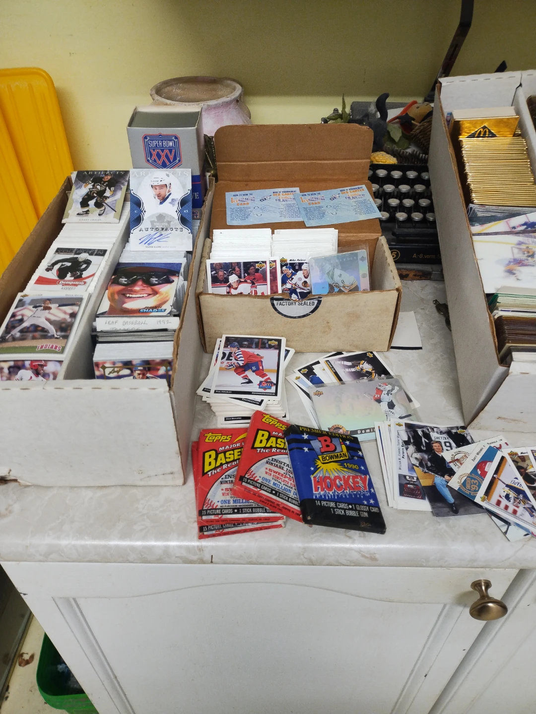 Hockey & Baseball Trading Cards Lot. - photo 4