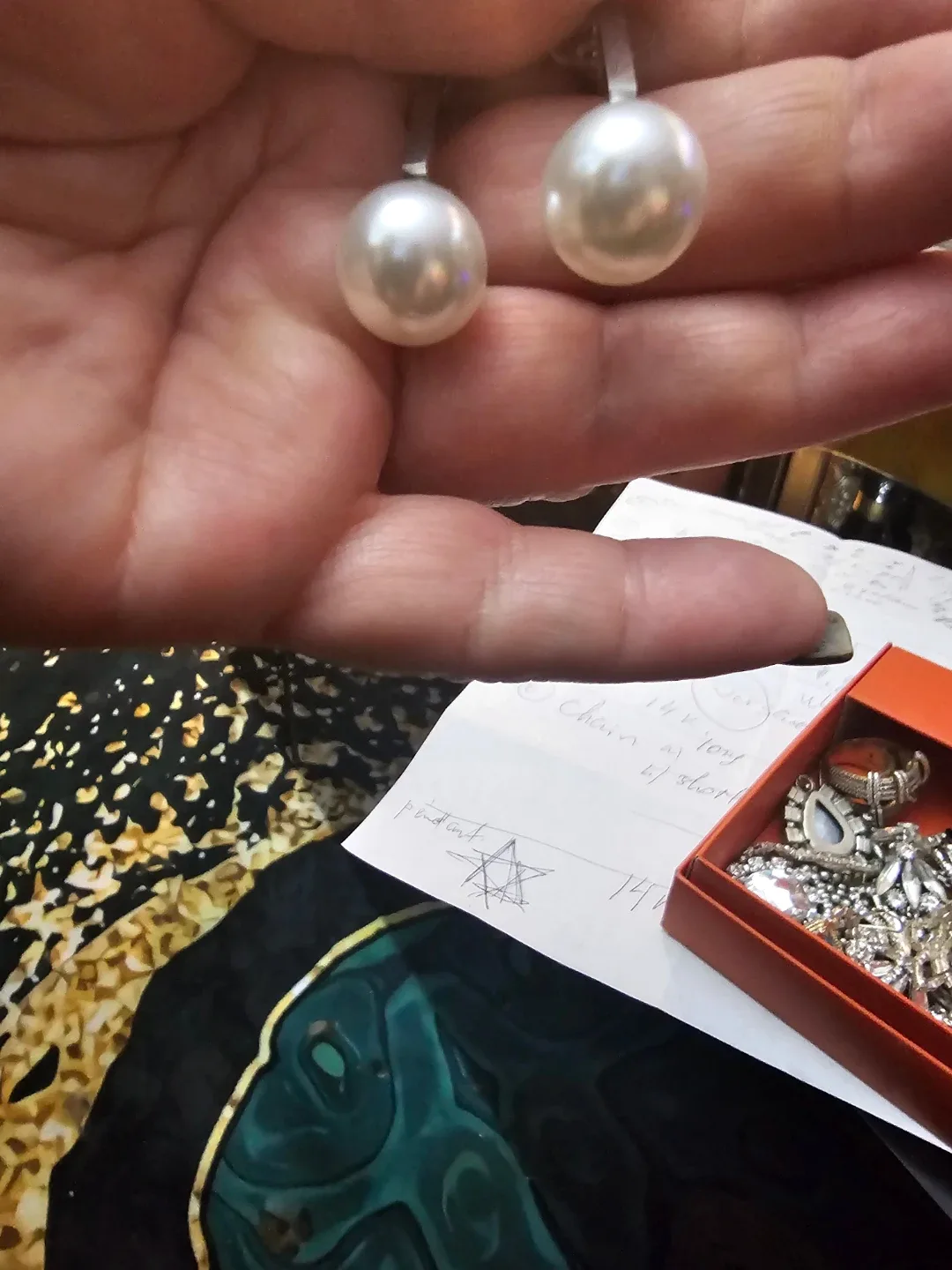 Pearl Drop Earrings image indicator(2)