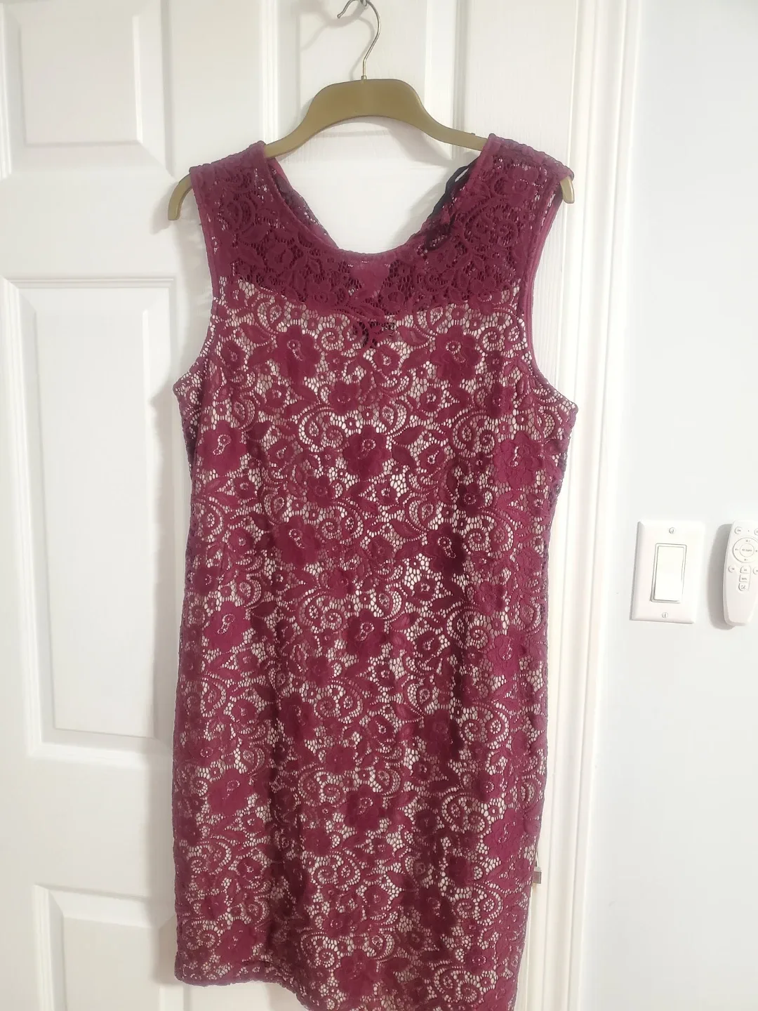 Burgundy Lace Dress image indicator(2)