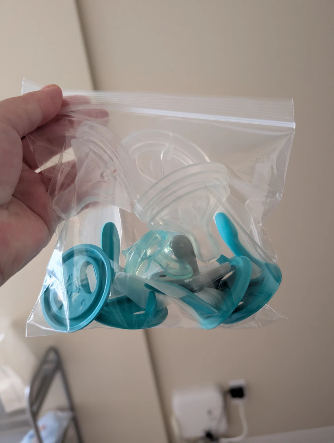 Philips avent nipples and anti colic inserts - photo 3