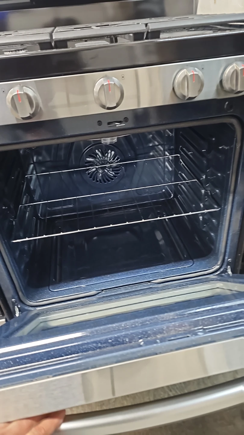 Samsung 30in Stainless steel gas stove - photo 2
