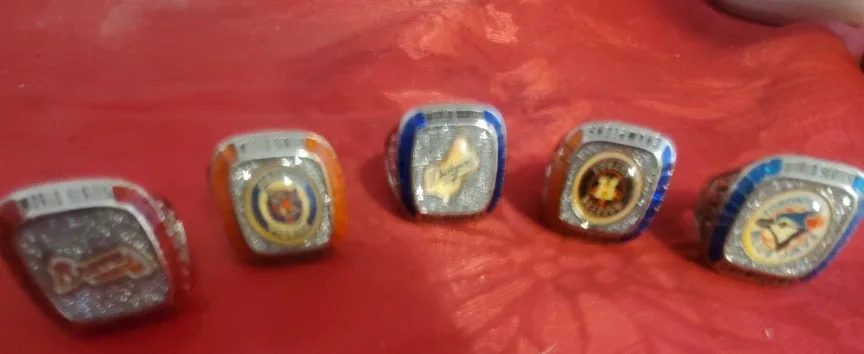MLB Championship Rings image indicator(2)