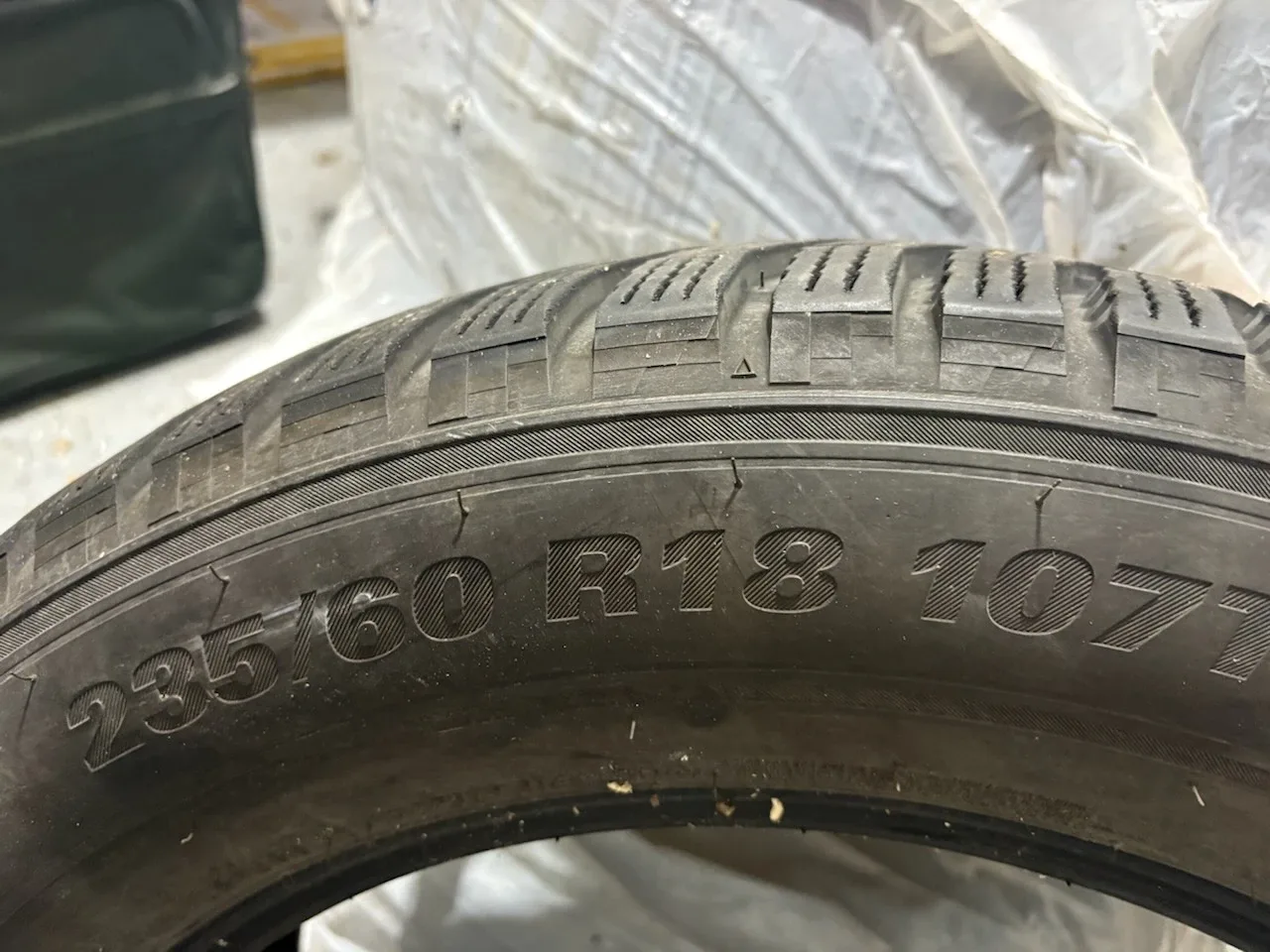 Winter Tires 235/60 R18 107T Tire image indicator(4)
