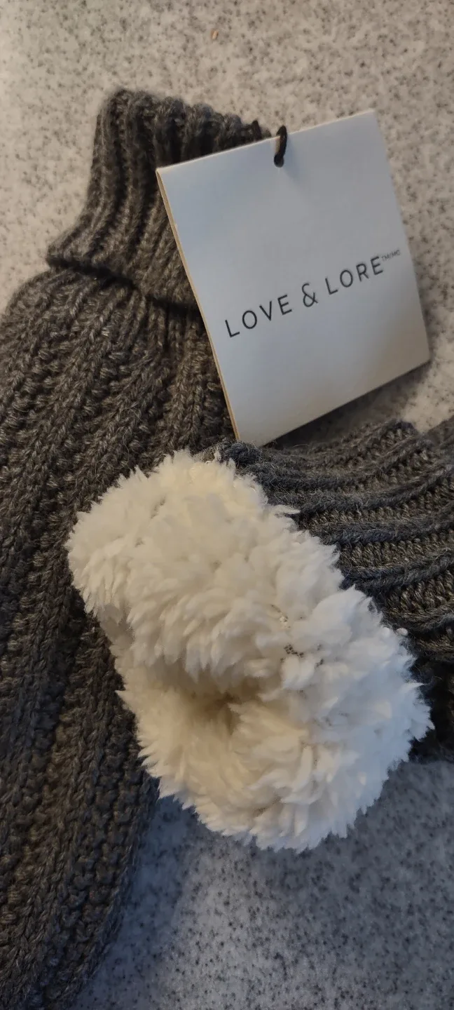 (NEW) Love & Lore Chalet Mittens with tag for 🎁 gift  # Cleanout image indicator(5)