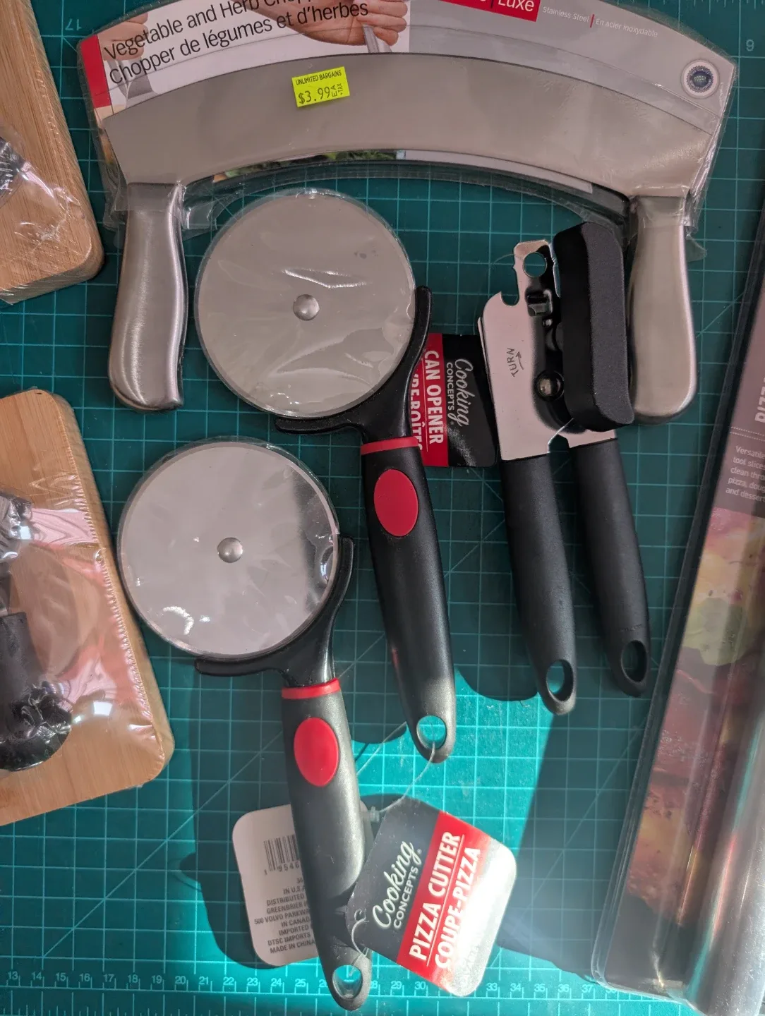 Tovolo 2-in-1 Pizza Wheel, Origins Pizza Rocker & More image indicator(7)