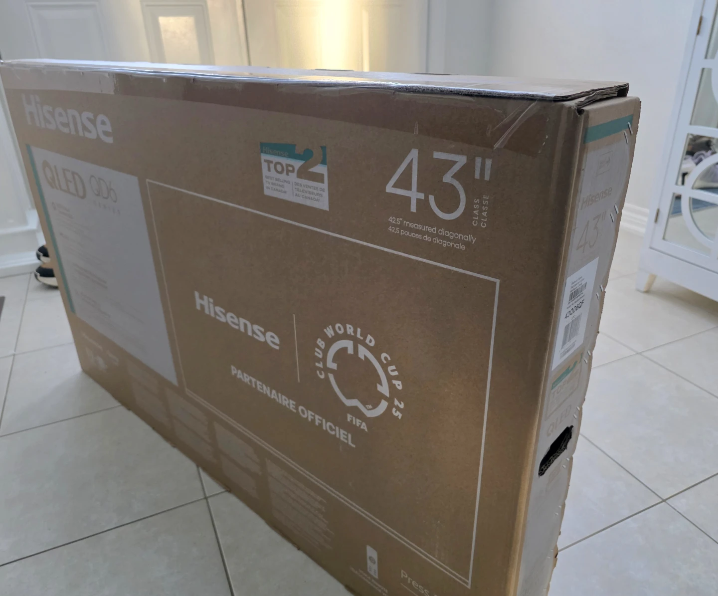 New Hisense 43" QLED QD6 Series TV - photo 3