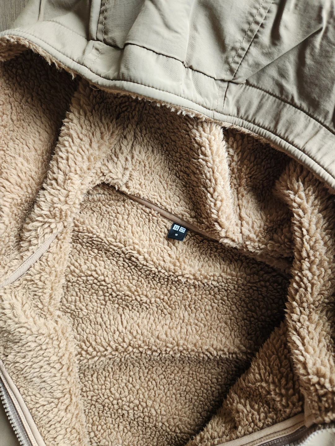 Uniqlo Fleece Lined Hoodie - Size M (Men) - photo 2