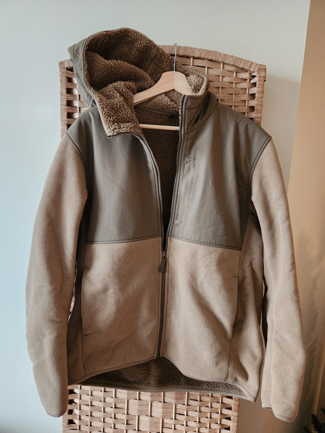 Uniqlo Fleece Lined Hoodie - Size M (Men) - photo 3