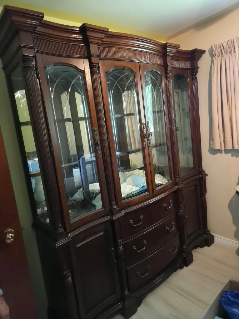 Dark Wood China Cabinet image indicator(2)