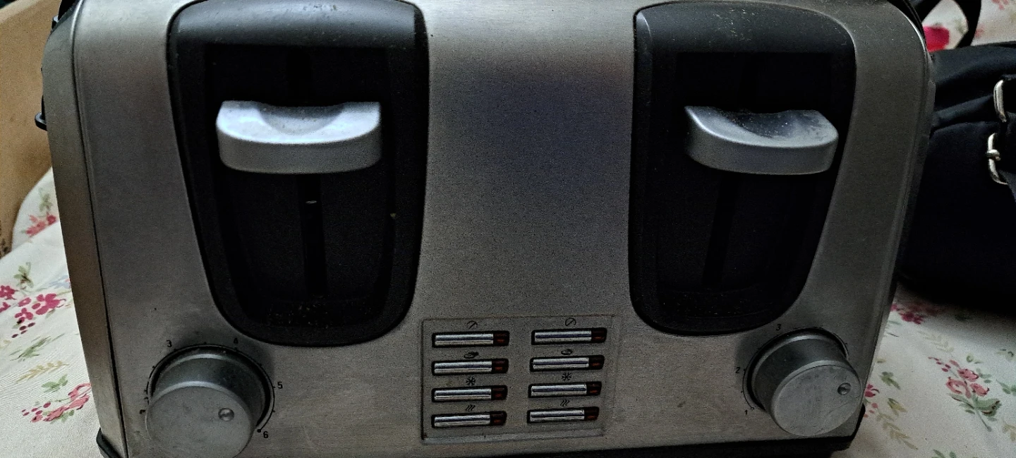 Black & Decker 4-Slice Toaster - photo 4