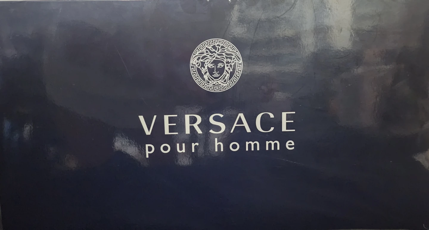 Versace Pour Homme 2-Piece Set: EDT & Weekender Bag - photo 5