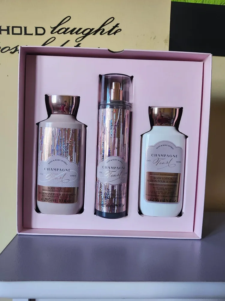 Champagne Toast 🍾 BBW Gift Set image indicator(2)