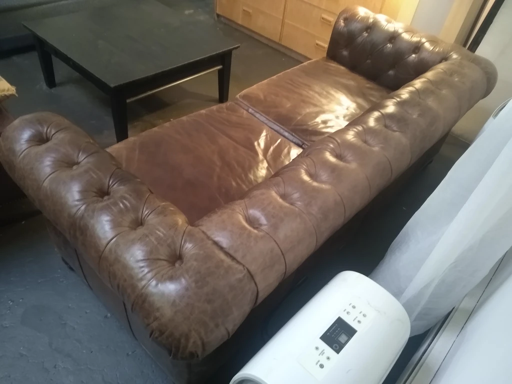 Brown Leather Chesterfield Sofa - photo 5