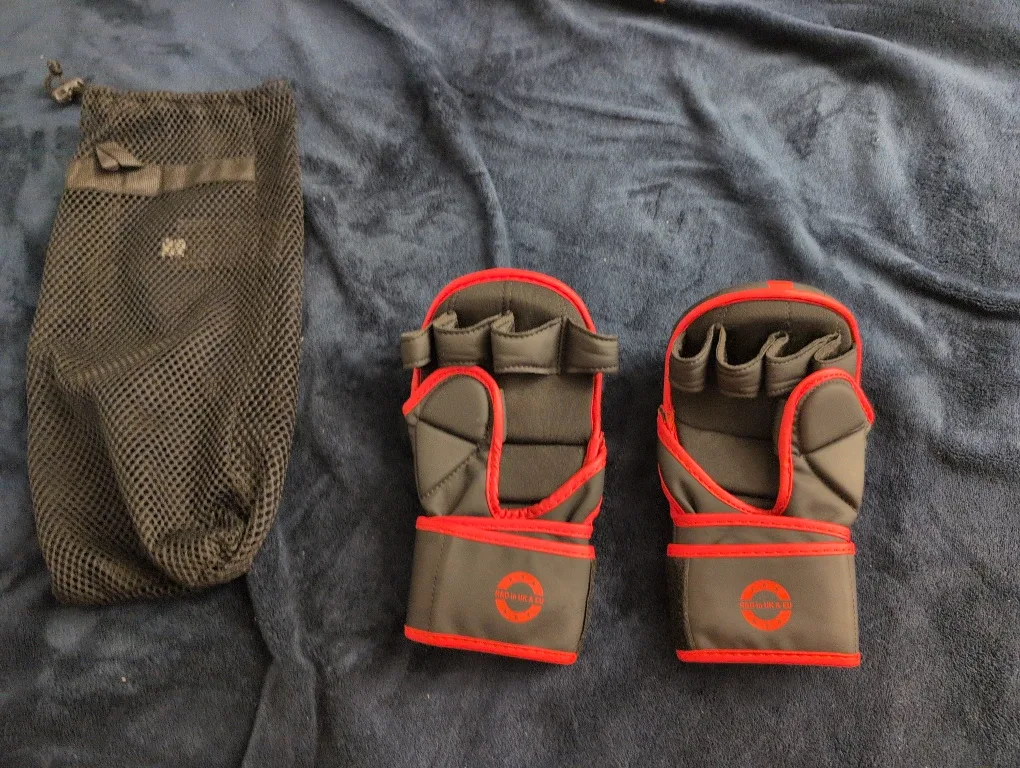 RDX Kara MMA Gloves - Black and Red image indicator(2)