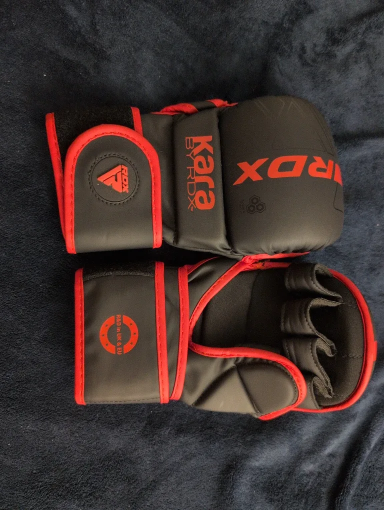 RDX Kara MMA Gloves - Black and Red image indicator(3)