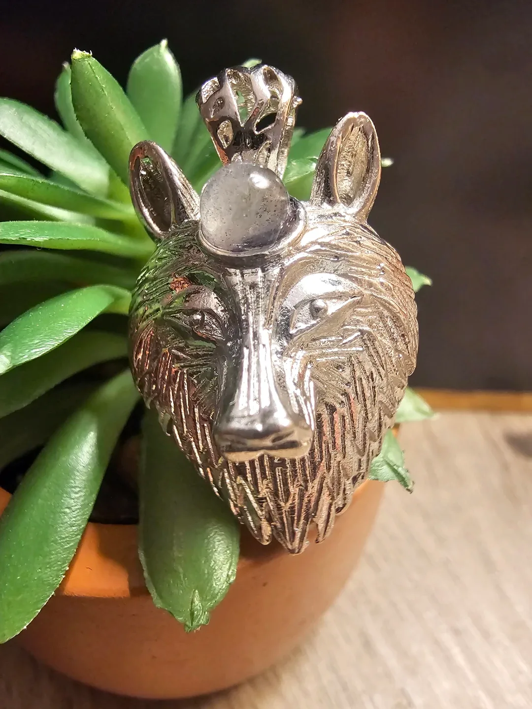 Wolf Head Pendant with labradorite crystal image indicator(2)