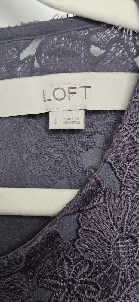 ANN TAYLOR LOFT Grey Lace Top - Size Small - photo 2