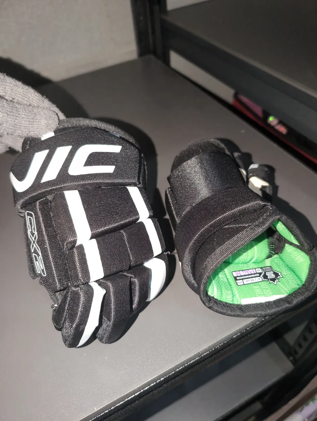 One time used - YTH VIC CX2 Hockey Gloves - Black and White