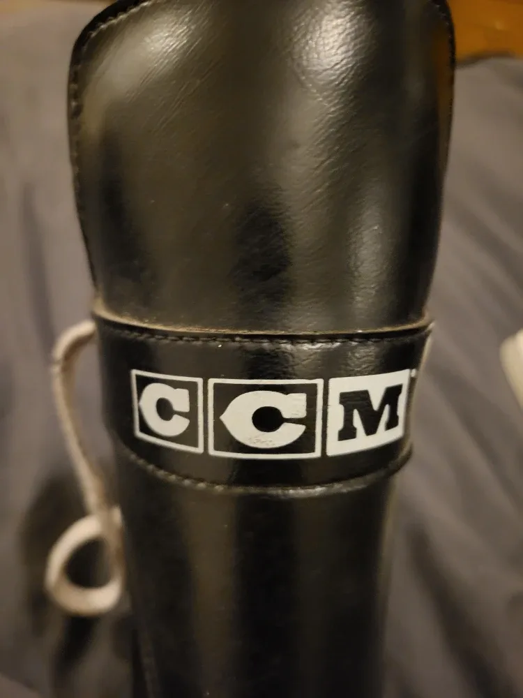 CCM Ultra Tacks Pro Ice Hockey Skates - Size 9 image indicator(3)