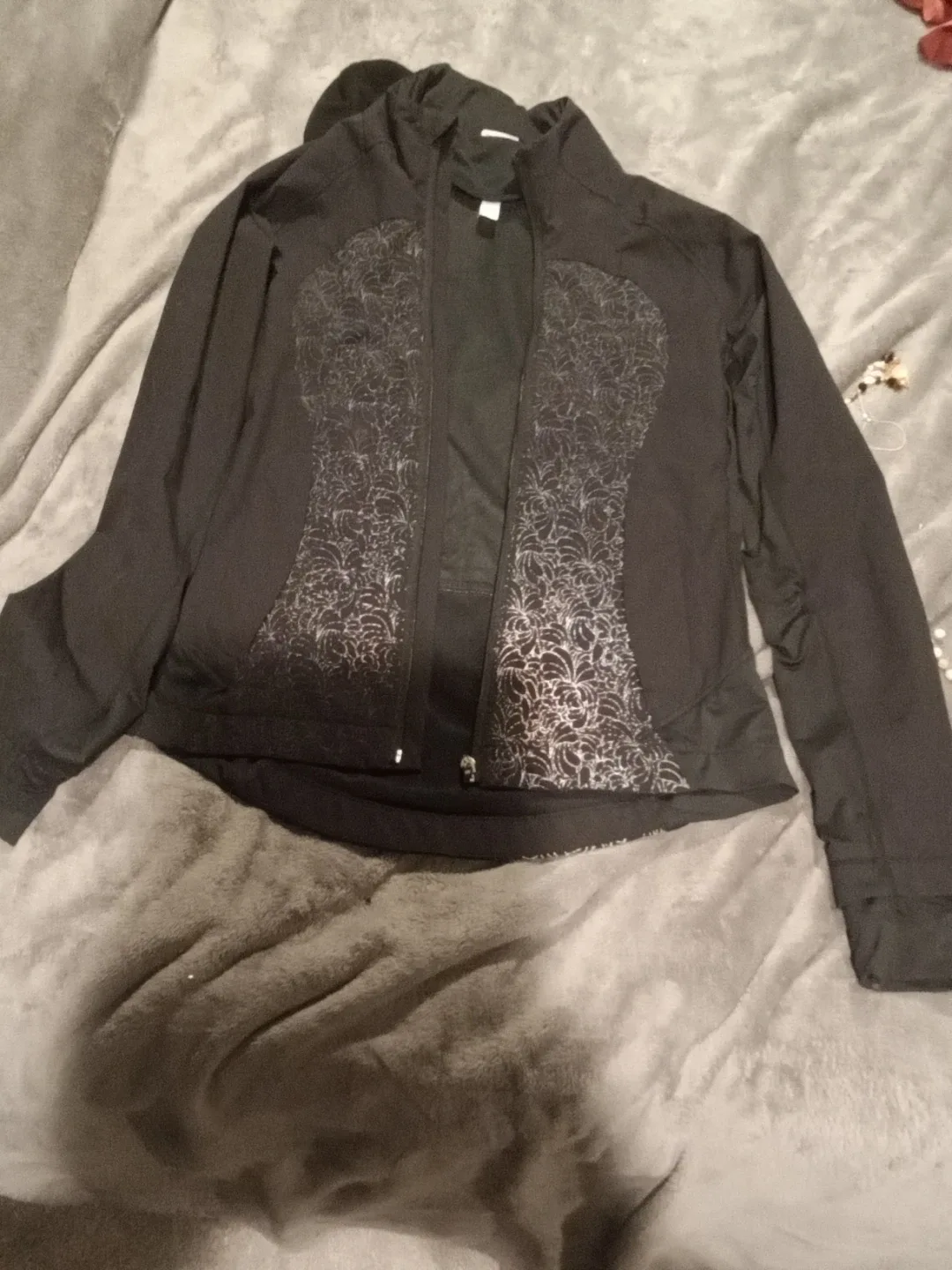 Lululemon Athletica Black Jacket - Size 4 image indicator(7)