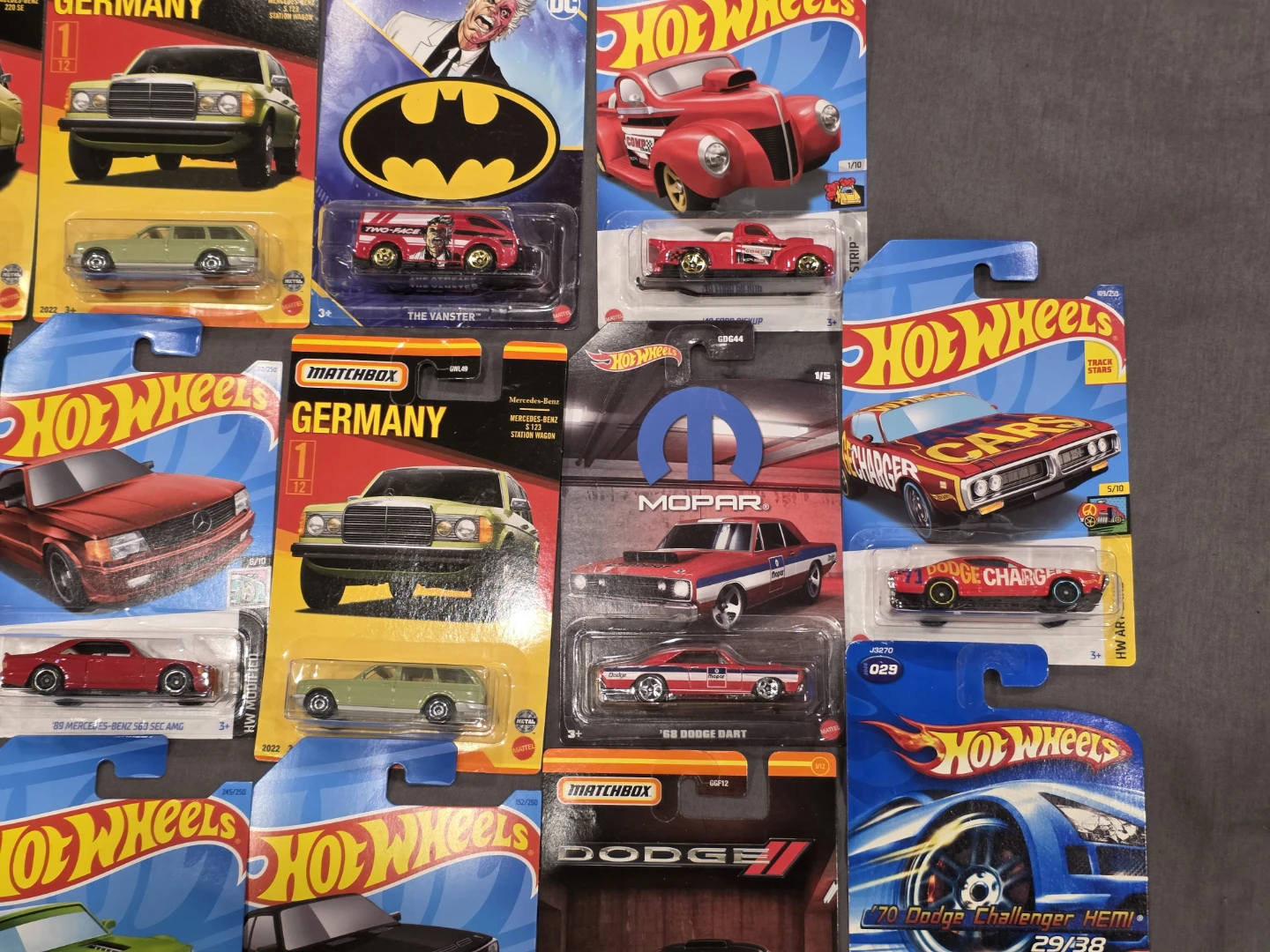 Hot Wheels & Matchbox Diecast Car Collection - photo 3