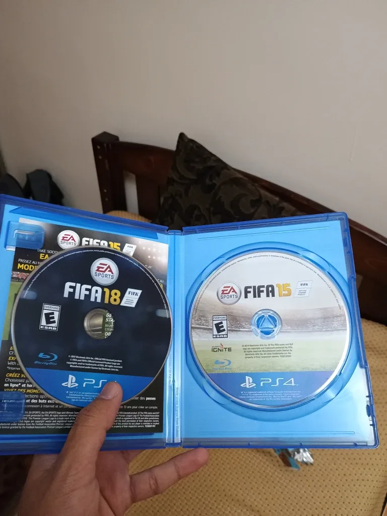 FIFA 15 and FIFA 18 ( Disc Only )