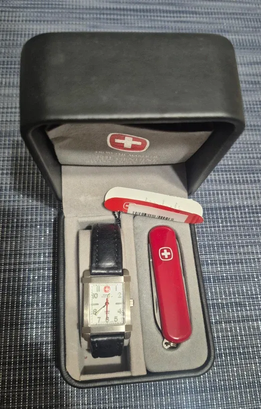 Wenger Watch and Swiss Army Knife Set image indicator(2)