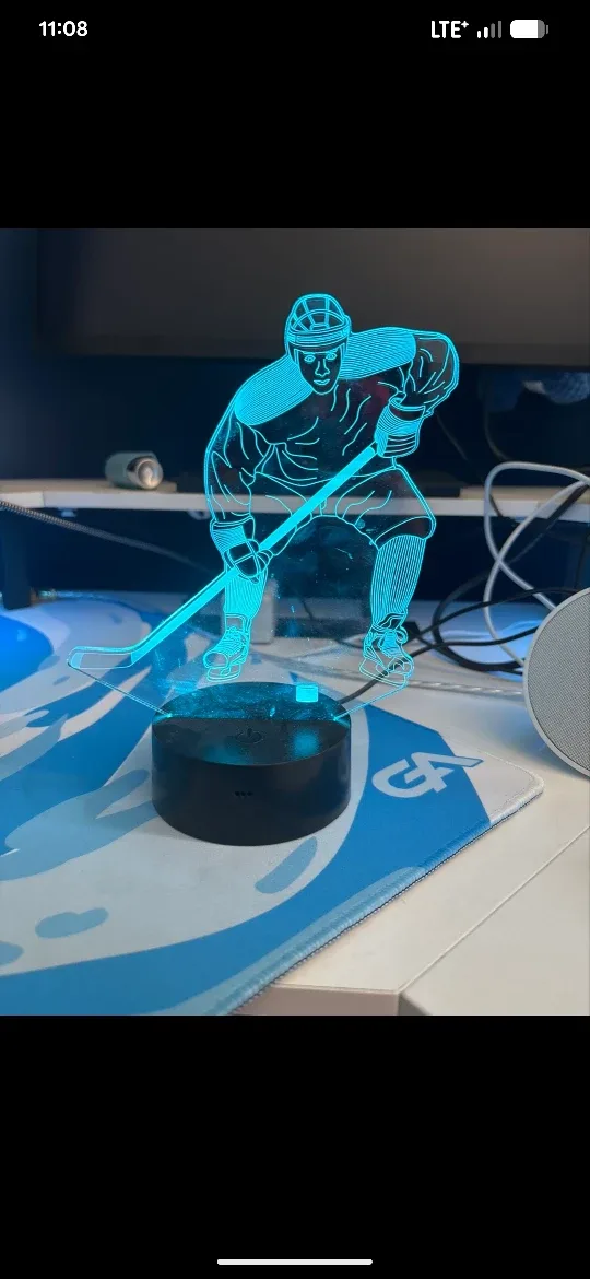BNIB 3D Hockey Player Illusion Lamp
