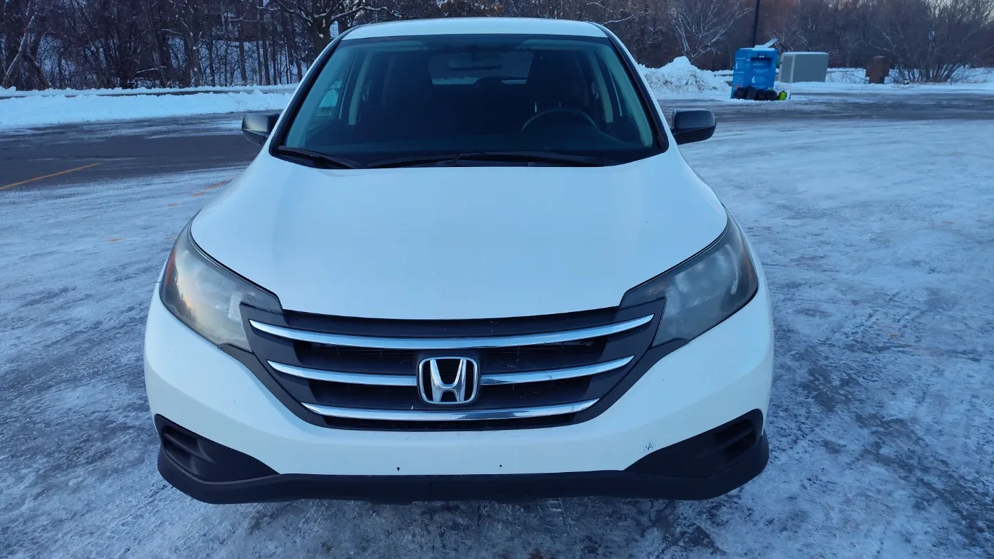 White Honda CR-V