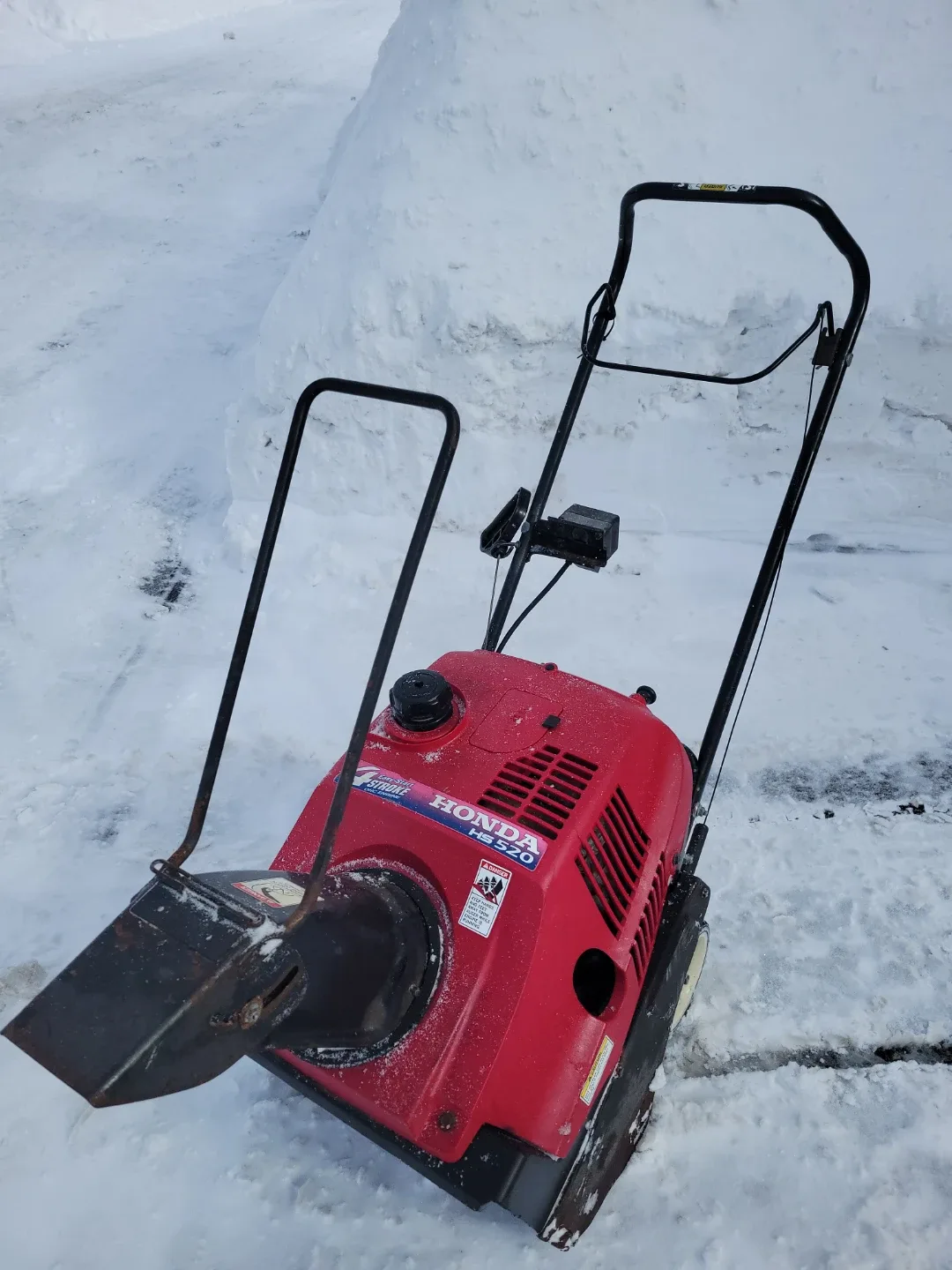 HONDA HS520 SNOWBLOWER with electric starter, mint condition image indicator(2)