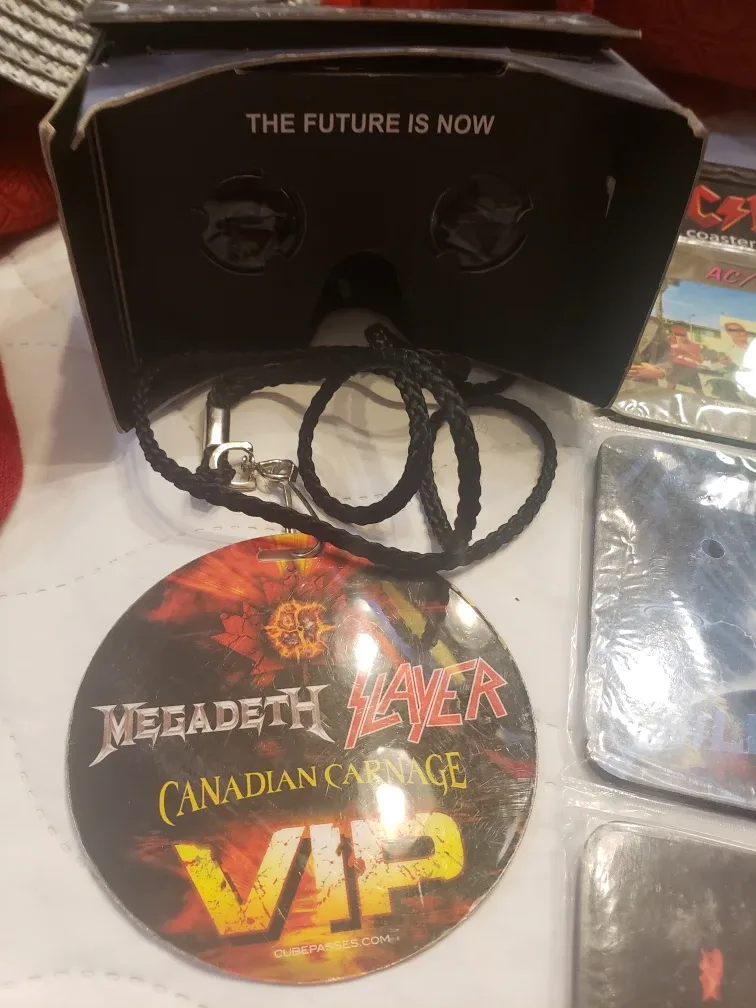Megadeth Twin Bell Alarm Clock & AC/DC Coasters image indicator(8)