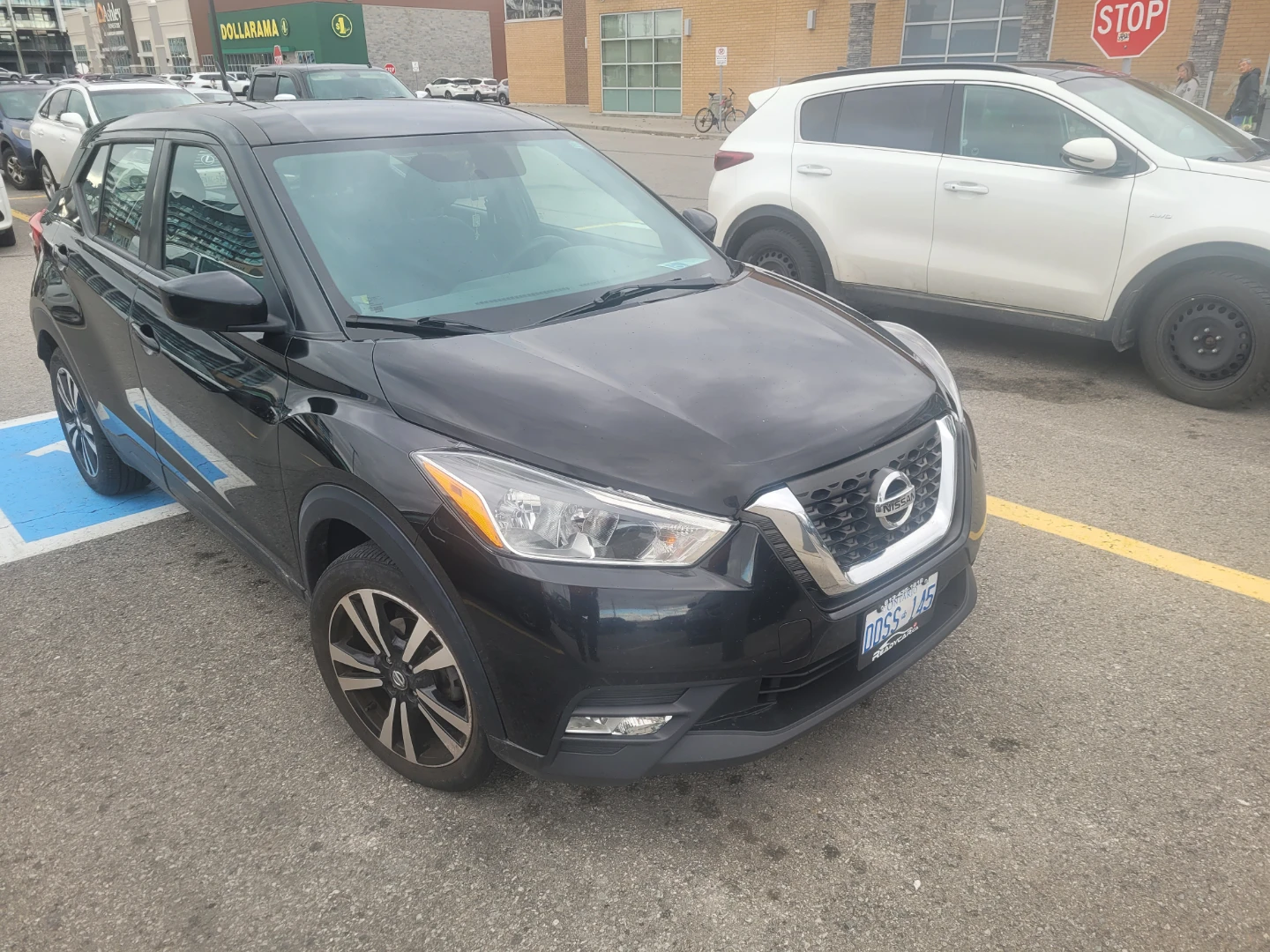 Nissan Kicks SV - Black