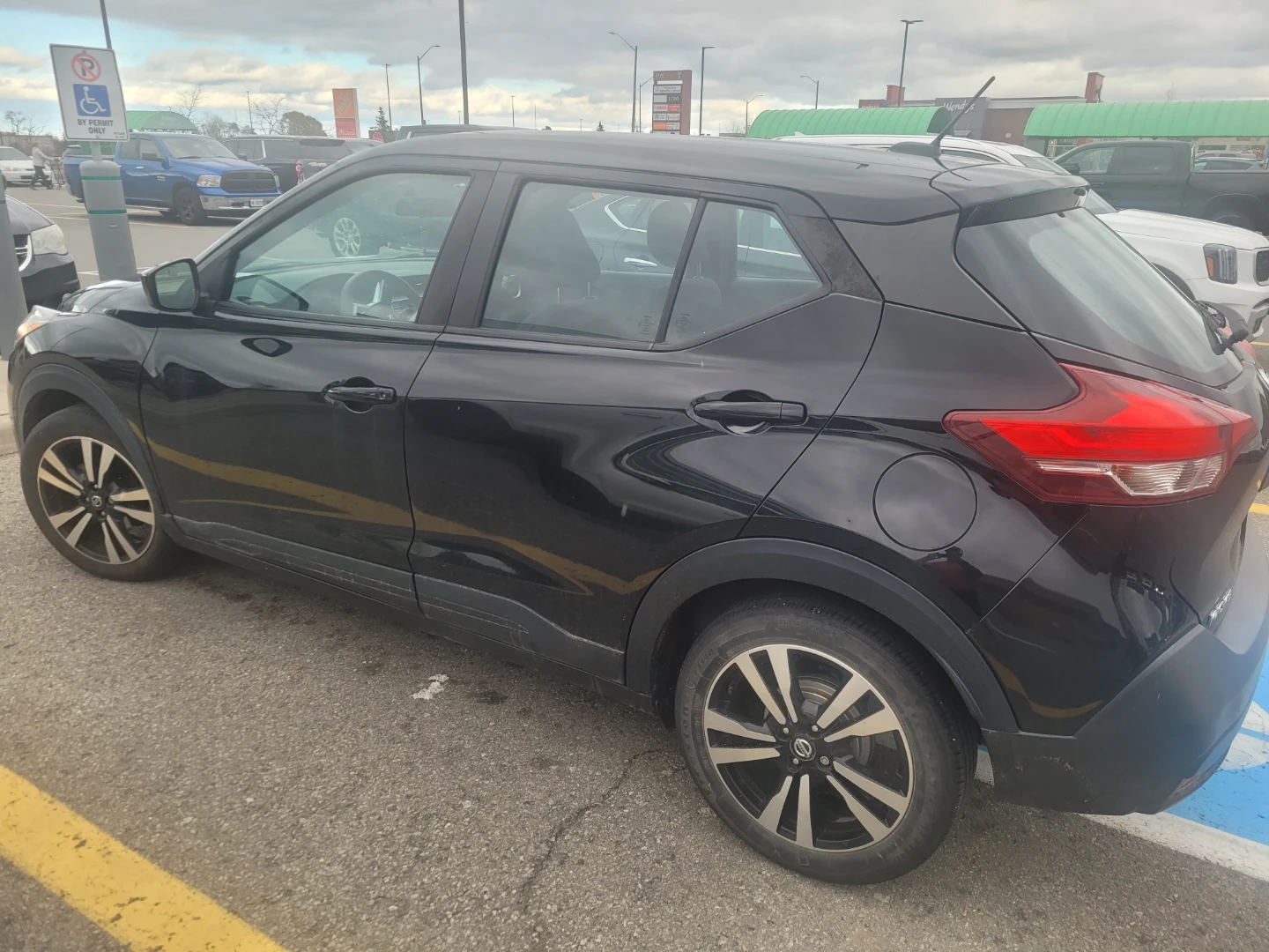 Nissan Kicks SV - Black - photo 4