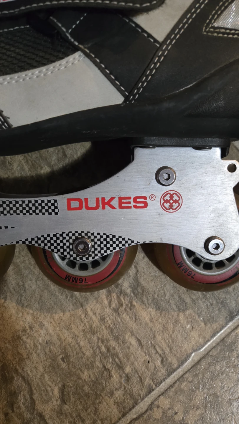 Dukes inline skates size 7 - photo 3