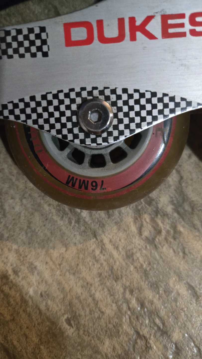 Dukes inline skates size 7 - photo 4