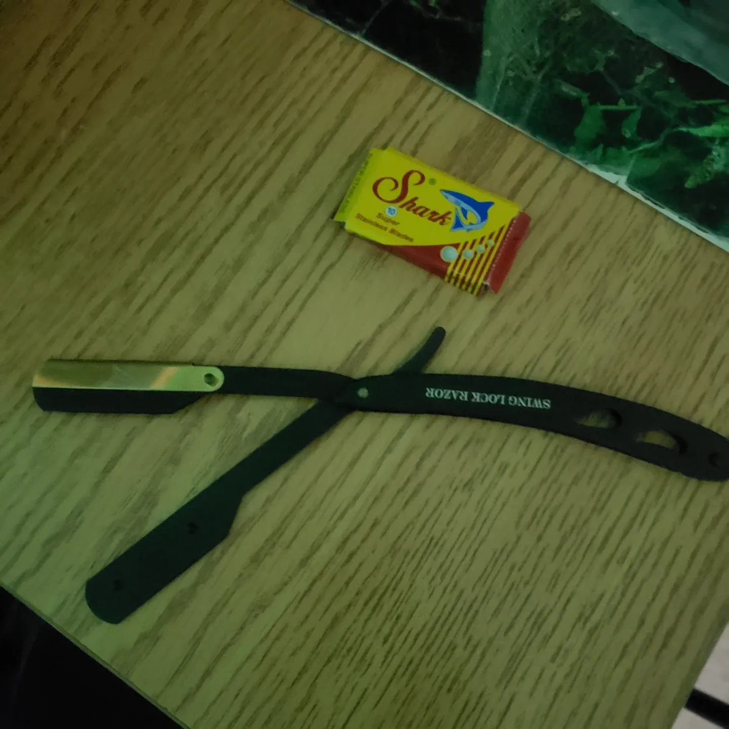 New Swing Lock Razor with Shark Blades