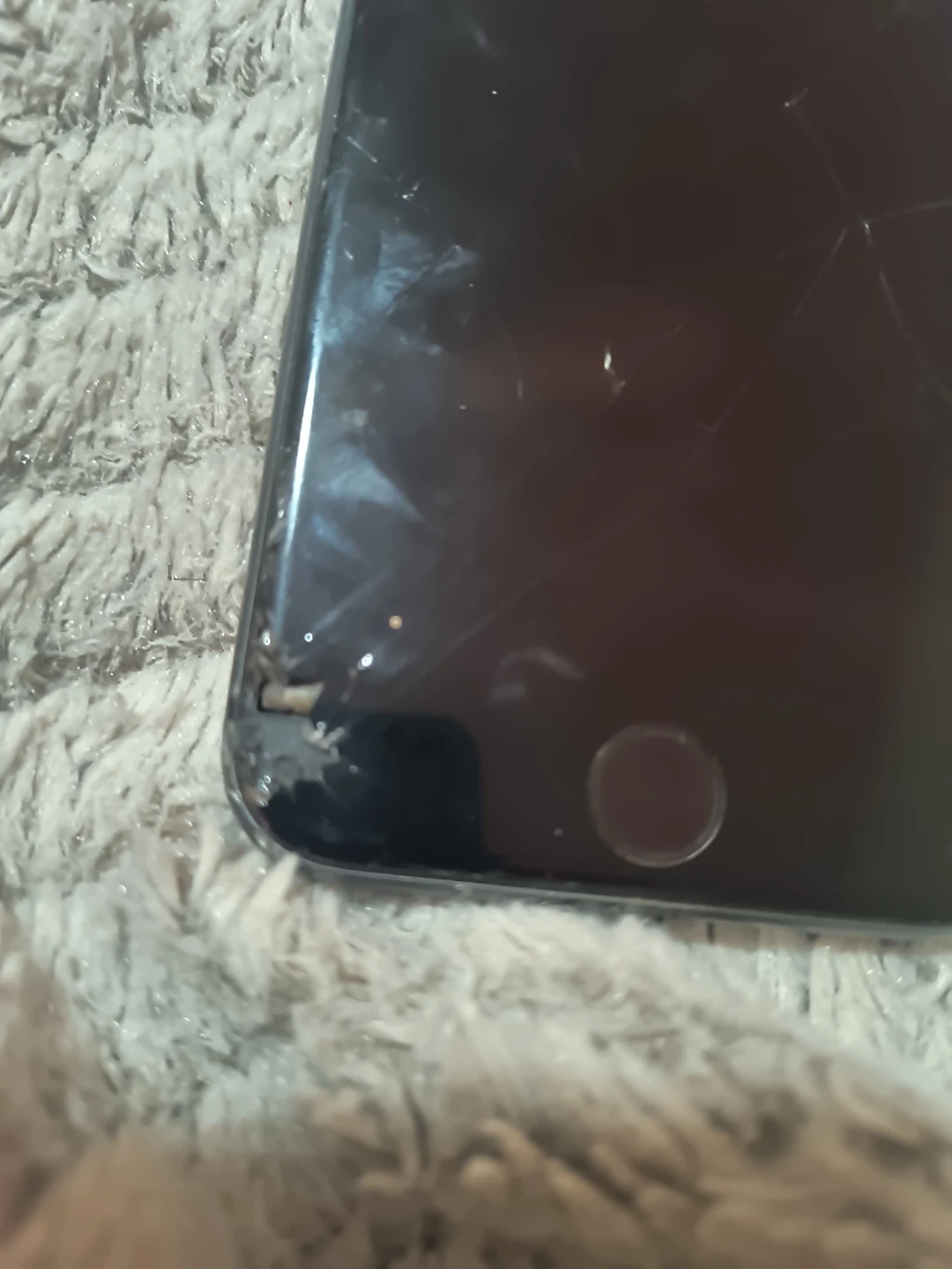 iPhone - Damaged Screen - photo 2