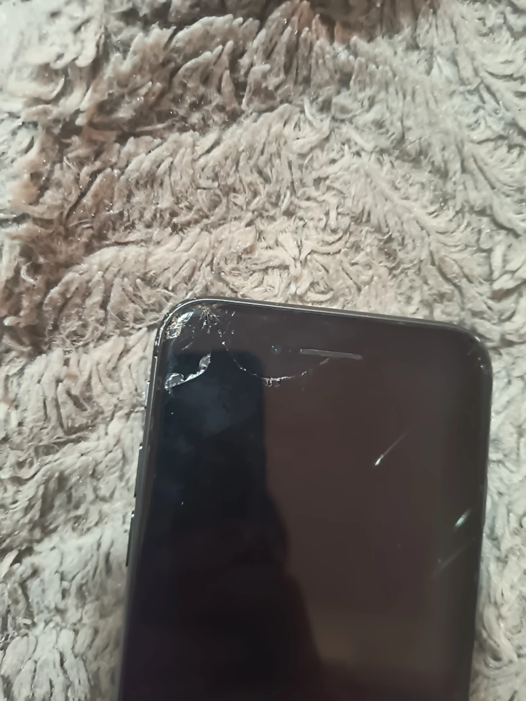 iPhone - Damaged Screen - photo 3