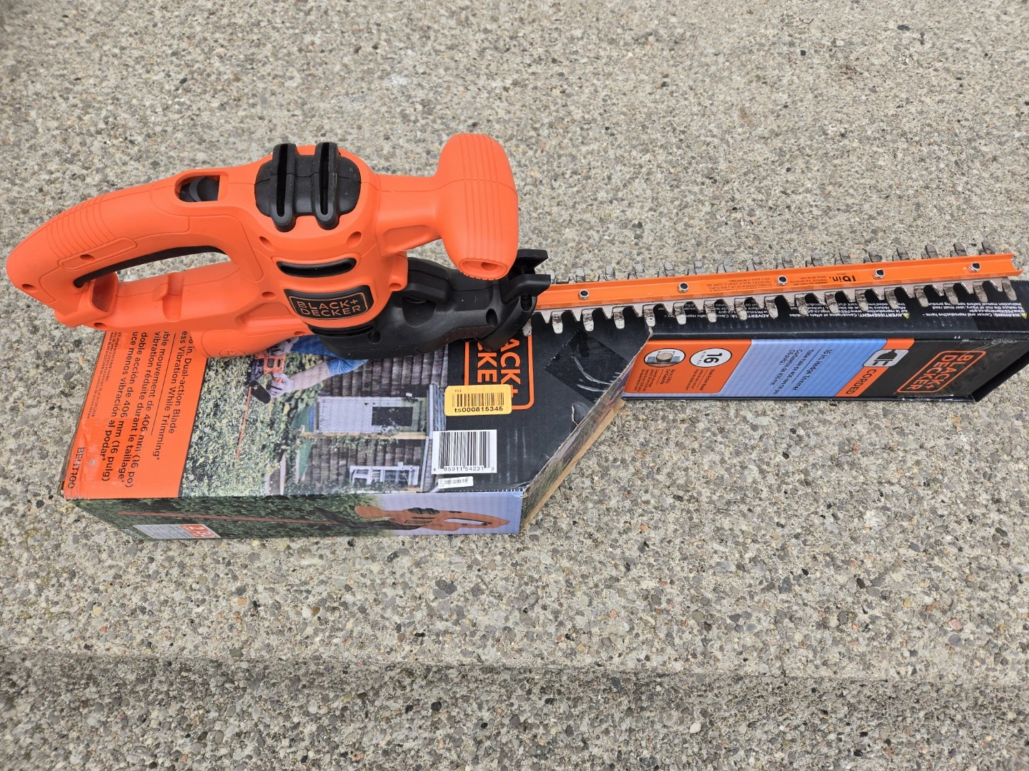 Black+Decker BEHT100 Corded Hedge Trimmer - 16 inch - photo 2