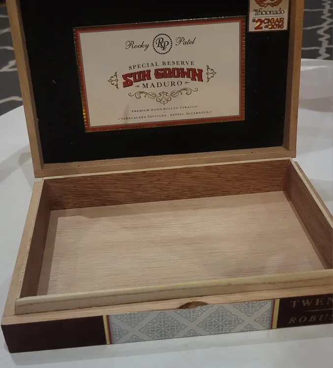 Rocky Patel Sun Grown Maduro Cigar Box image indicator(2)
