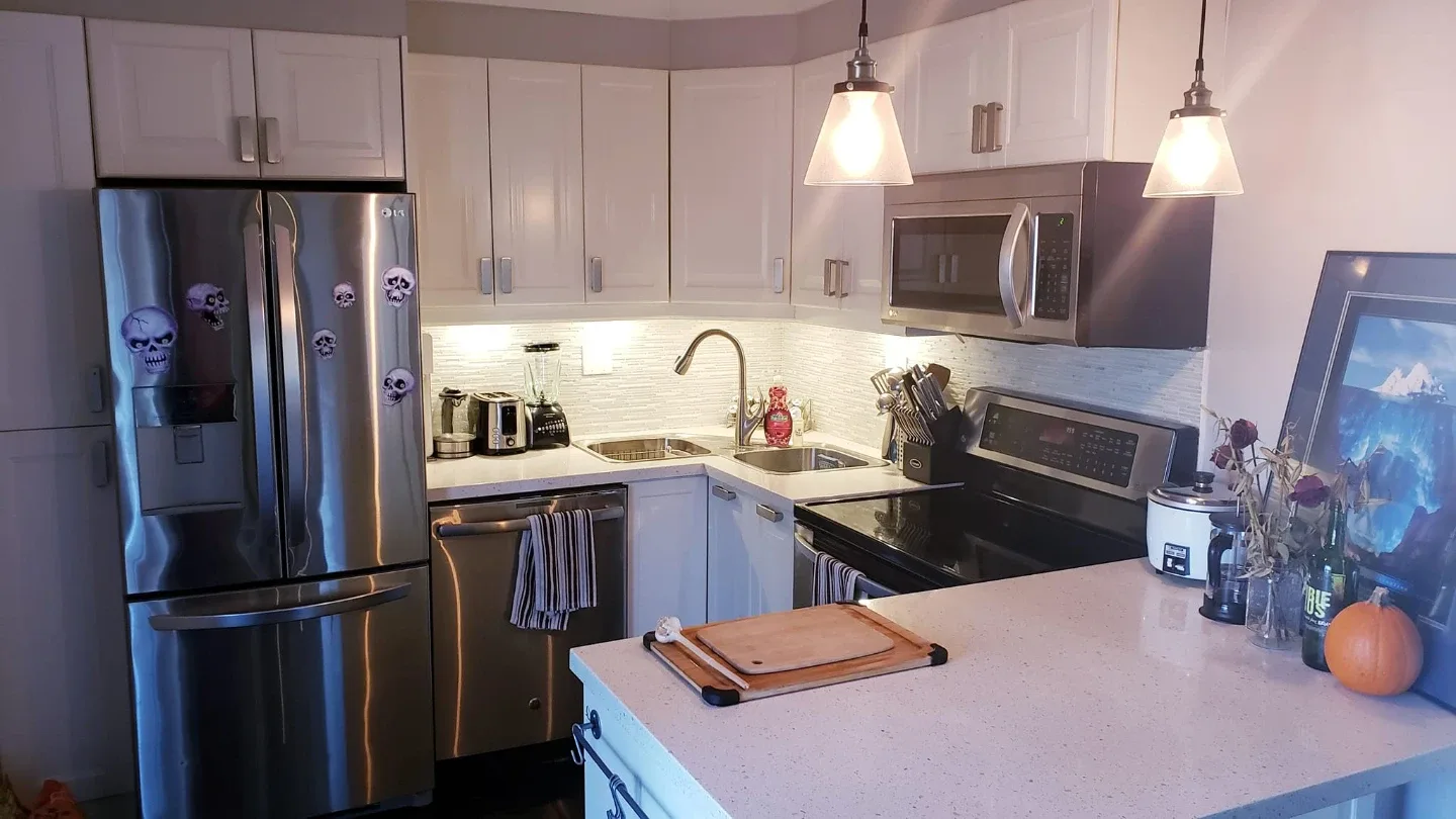 3Bdrm 2Bath @Danforth & Vic Park