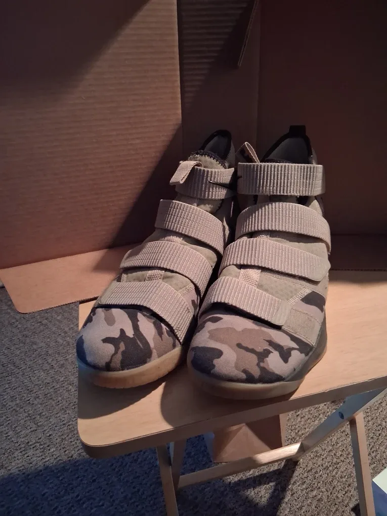 Nike LeBron Soldier 11 Camo image indicator(2)