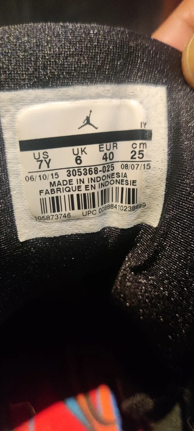 Jordan 8 Retro Youth Size 7Y image indicator(2)