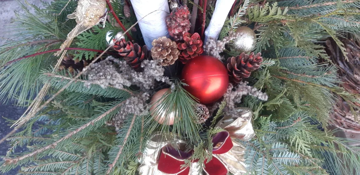 Outdoor Christmas Planter image indicator(4)
